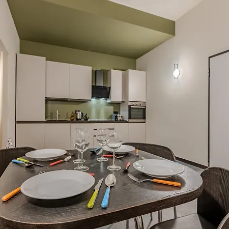 Lorenzo - Centre * جنوة